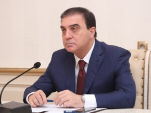 “Bizi otağa saldılar, qol çəkdirdilər, guya biz icra başçısından razıyıq”