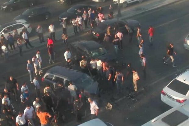 Bakıda ağır yol qəzası tıxaca səbəb olub Bakıda ağır yol qəzası tıxaca səbəb olub