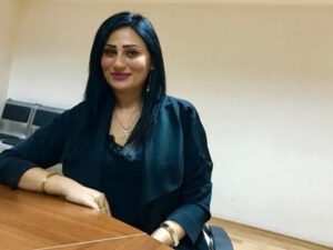 Videosu ilə məşhurlaşan, işdən çıxarılan məktəb direktorunun məhkəmə işi – 12 nəfər aldadılıb