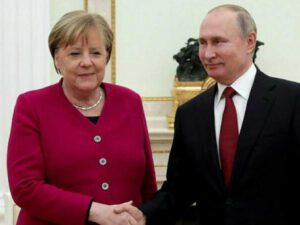 Putinlə Merkel Kremldə görüşür