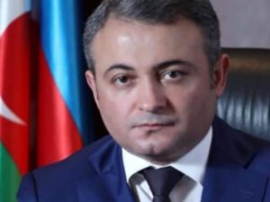 AZTV sədri bahalı avtomobili ilə yol hərəkəti qaydalarını belə pozdu – FOTOLAR