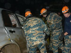 Rus hərbçilər Ermənistanda qəzaya düşdü: 1 ölü, 4 yaralı