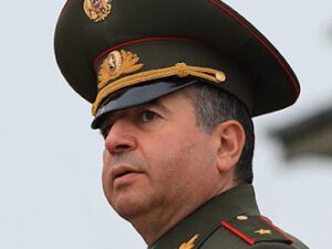 Ermənistanın müdafiə naziri Rusiyaya getdi