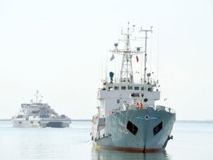 Rusiya hərbi gəmiləri Bakıda – Fotolar