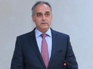 İcra başçısı müavinini işdən çıxardı – FOTO