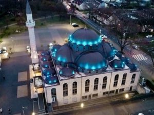 Almaniyada yüksək səslə azan oxunmasına icazə verilib