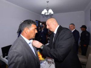 “Əmək” ordenini təzə təsis etmişdim, dedim ki, mən onu o kişiyə verəcəyəm” – Prezident