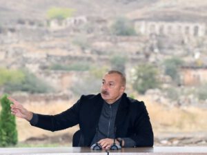 İlham Əliyev: “Bəzi xarici dairələr bəzi yerli satqınların əli ilə məni devirmək istəyirdilər”