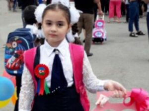 8 yaşlı qızı intihar edən anadan DƏHŞƏTLİ İDDİA: Fərəhi pəncərədən atası atıb