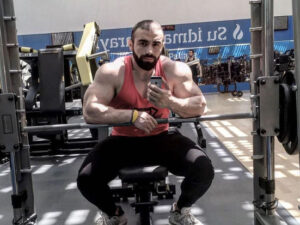 Bakıda idmançı zalda ölü tapıldı – FOTOLAR