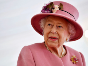 Kraliça II Elizabet xəstəxanaya yerləşdirildi
