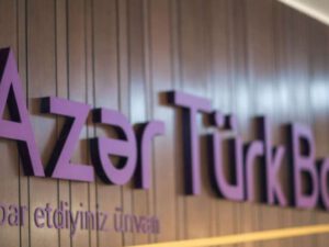 Tanınmış yazıçı “Azər Türk Bank”dan şikayət etdi – “Adamı elə incidirlər, elementar qanunları bilmirlər…”