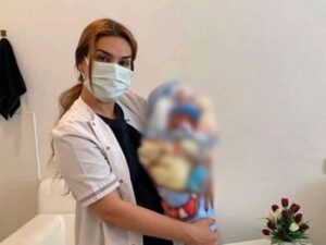 Bakıda xəstəxanada hamilə öldü: Yaxınları ginekoloqu döydü