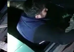 Azərbaycanda avtomobil körpüdən asılı vəziyyətdə qaldı – VİDEO