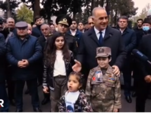 İcra başçısının çıxışı zamanı şəhid qızının bu addımı gündəm oldu – VİDEO