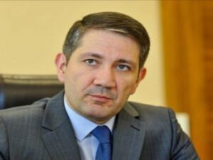 Nazir müavini tenderləri qaynının şirkətinə verirmiş…