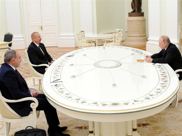 Əliyev, Putin və Paşinyan arasında görüş başladı