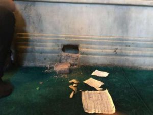 Tarixi məscidin divarındakı daş öz-özünə qopdu: Boşluğa baxan sakinlər heyrətə gəldi – Gizli bağlama… / FOTOLAR