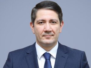 Milyonluq məsləhətlərin tender qalibi olan “Ekvita Consulting” şirkəti nazir müavinindir?