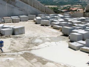 Bakıda fəhlə mişarın arasında qalaraq ÖLDÜ