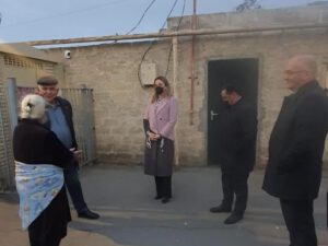 Deputat Könül Nurullayeva Keşlə qəsəbəsindən olan sakinlərin problemləri ilə maraqlanıb