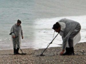 Çimərlikdə qumun altından səs eşidib qazdı: Nə tapdığını biləndə… – İNANMADI