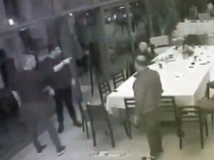 Məşhur müğənni iş adamını üç yerdən BIÇAQLADI – ANBAAN VİDEO