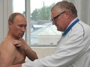 “Heç nə hiss etmirəm” – Putin burun peyvəndi üzrə könüllü oldu