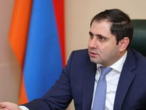 Papikyan baş qərargah rəisinin “qələmini qırdı”