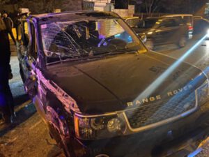 Bakıda “Range Rover” 3 maşına çırpılıb aşdı – FOTOLAR