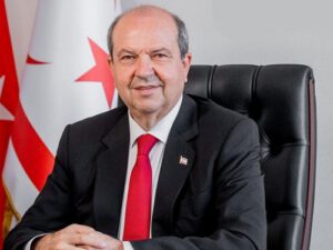 Ersin Tatar BMT-nin yeni xüsusi nümayəndəsi Stüartın təşkil etdiyi qəbulda iştirak edir