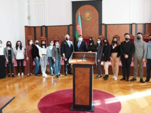 Davamçı gənclər Azərbaycan Respublikasının Konstitusiya Məhkəməsinin binası ilə tanış olublar