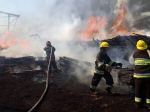 Azərbaycanda dəhşətli hadisə: Polis komandiri ailəsi ilə birgə yanaraq öldü – VİDEO