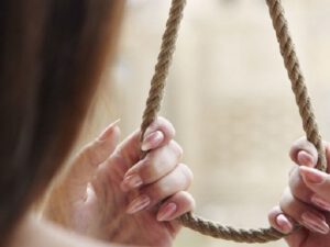 Salyanda 21 yaşlı qızın intihaının TƏFƏRRÜATI – Nişanı olacaqdı …