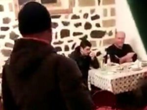 Gecə yarısı işləyən kafenin sahibi və müştəriləri cəzalandırıldı