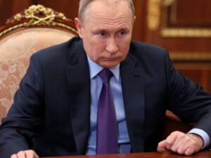 “Putin yumruğunu masaya çırparaq dedi ki…” – İndi hamımız başımızı aşağı salıb oturmuşuq