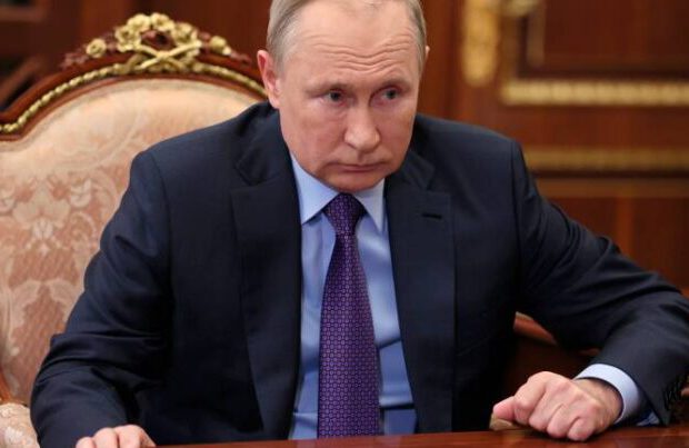 “Putin yumruğunu masaya çırparaq dedi ki…” – İndi hamımız başımızı aşağı salıb oturmuşuq