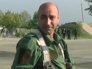 Zaur Nudirəliyev təyyarəni düşmən mövqeyinə çırparaq şəhid olubmuş..