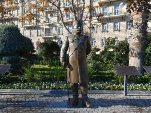 Tağıyevin heykəli postament üzərinə qoyula bilər – Xanlar Əhmədov