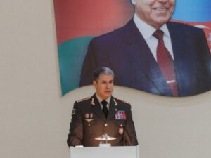 Vilayət Eyvazov polkovniki təqaüdə göndərdi