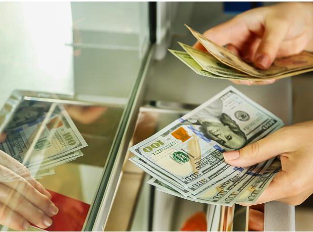 Banklar dolların alış qiymətini qaldırıb? – Ekspertlərin RƏYİ
