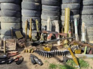 Ermənilərin qoyub qaçdığı mövqelərdən tapılan silah-sursatın sayı açıqlandı – FOTO