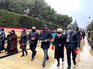 Davamçı gənclər Şəhidlər xiyabanını ziyarət edib – FOTOLAR