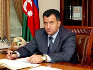 Abdin Fərzəliyev Nərimanovdakı kadrını öz yanına gətirdi – FOTO