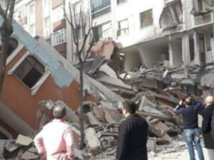 Bakıda bina çökdü – Dağıntılar altında qalanaların olduğu bildirilir