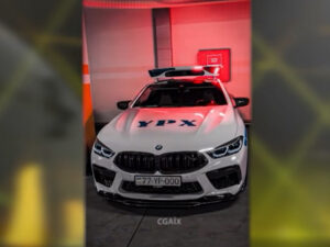 Polis avtomobili ilə hər kəsi çaşbaş salan gənc kimdir? – VİDEO