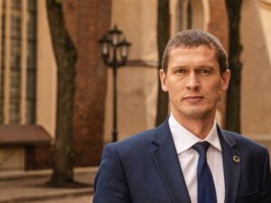 Deputat Ukraynada döyüşməyə getdi