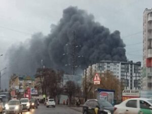 Xarkovda yaşayış binaları belə bombalandı – Video