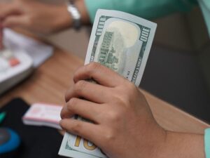 Rusiyada işləyən azərbaycanlılara pis xəbər: Ayda 5 min dollar…
