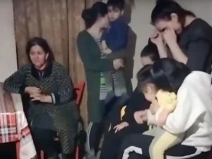 Üç azərbaycanlı ailə Ukraynada rus hərbçilərin nəzarətində olan kənddən çıxa bilmirlər — VİDEO